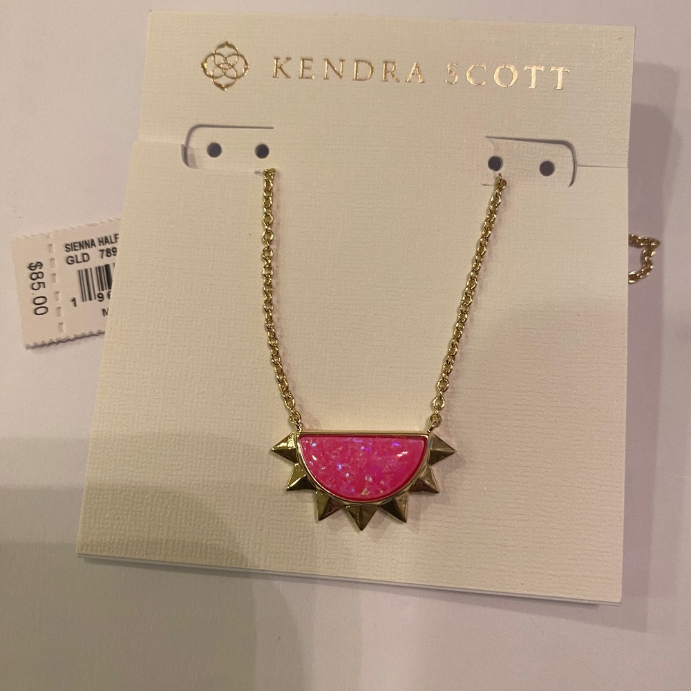 REG $85 KENDRA SCOTT Sienna Gold HalfSun Necklace in Bright Pink Kyocera